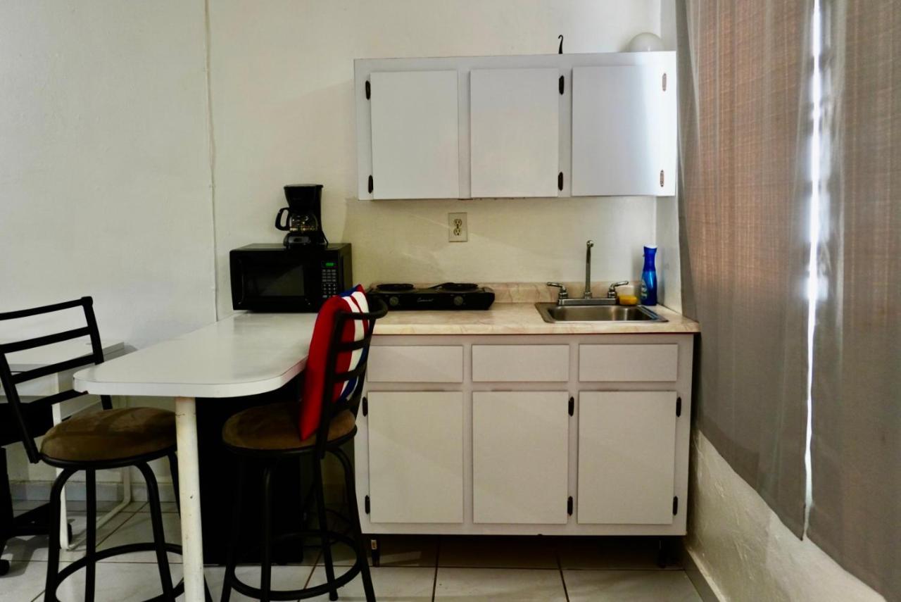 All You Need Studios Walking Distance To Beach Isla Verde 圣胡安 外观 照片